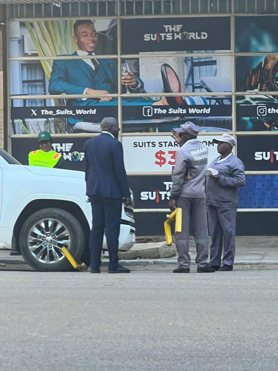 SengezoTshaban's tweet image. War veterans leader, Douglas Mahiya’s Toyota Land Cruiser vehicle clamped in central Harare.
📸:Busstop tv