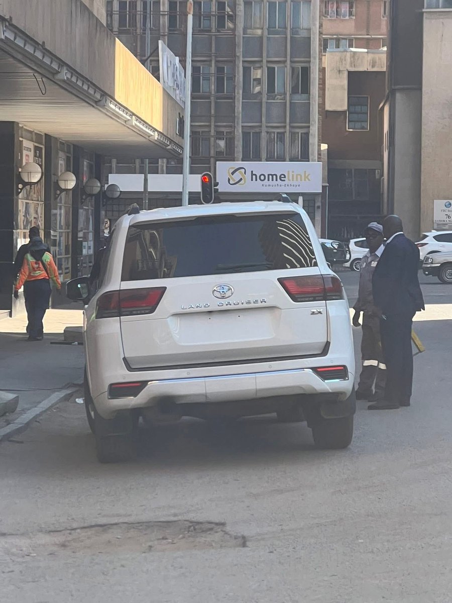 SengezoTshaban's tweet image. War veterans leader, Douglas Mahiya’s Toyota Land Cruiser vehicle clamped in central Harare.
📸:Busstop tv