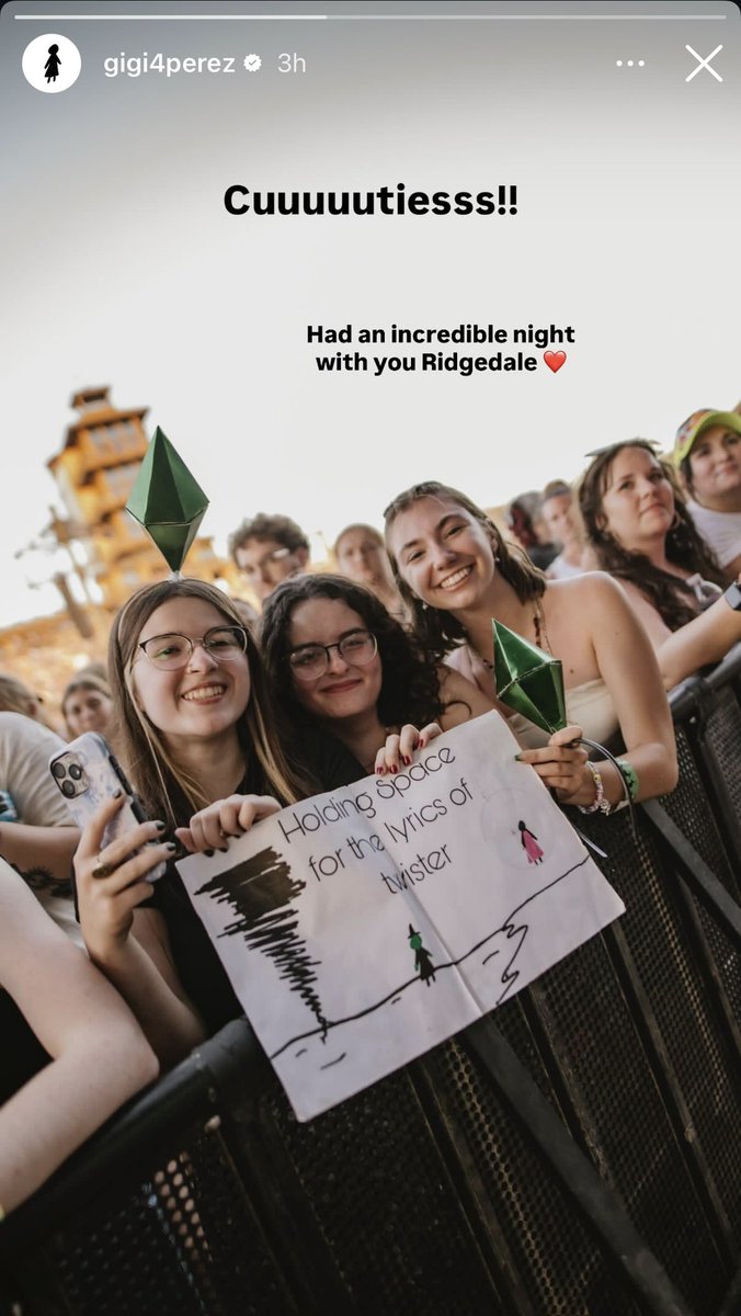 uraforestfire's tweet photo. this is going to be my entire personality forever because HELLO WHAT??? @gigi4perez you’re amazing and we love youuuu🫶 https://t.co/iZEUrDrTgN