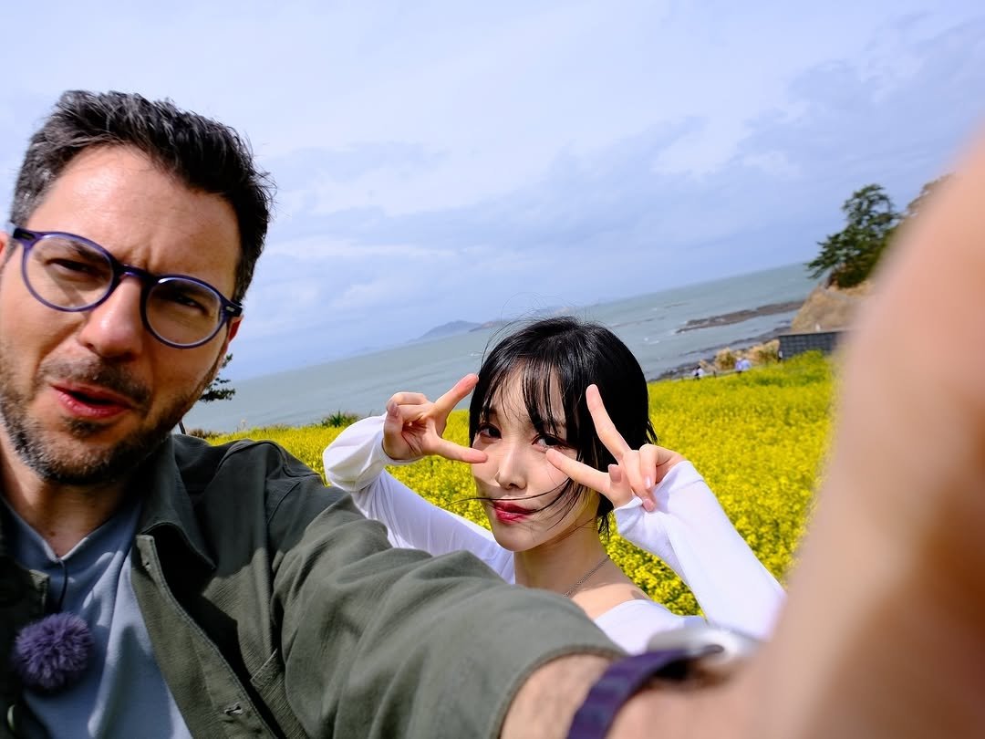 yujupdates's tweet image. [INSTAGRAM] 250725 Chef Fabrizio Ferrari&apos;s post with @YUJU_atarea

🔗 instagram.com/p/DMgbBGlNDuv

#YUJU #유주 #LUVU #러뷰 #YUJUSTAGRAM