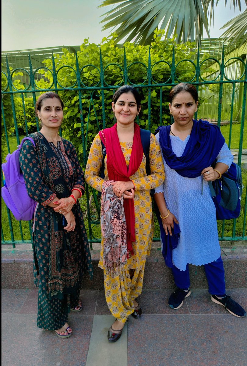 SukhiRewar's tweet image. चरित्र पर उठे सवाल अक्सर परवरिश पर आ थमते हैं ,
                         ज्ञात रहे, 
तुम्हारे क़दम से किसी की मूंछों का ताव कम नहीं होना चाहिए...❣️🌻
Never give up 🫰