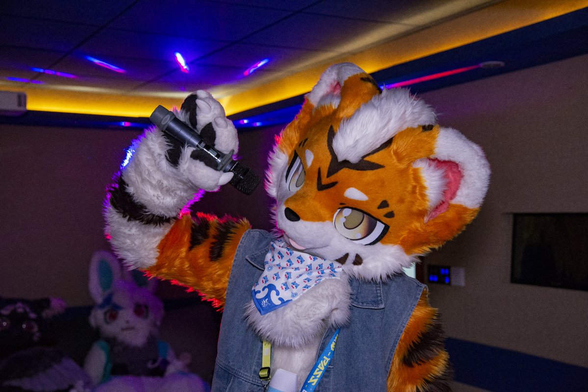 baicai_coin's tweet image. 麦霸小老虎！
#FursuitFriday 
得闲见哦~