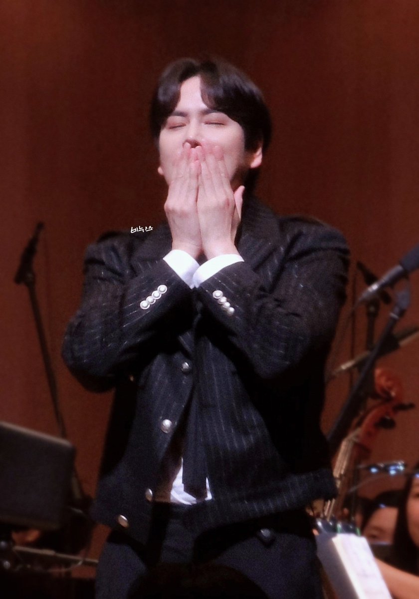 #규현

사랑이 넘치는 강아디 ૮・ﻌ・ა 💜