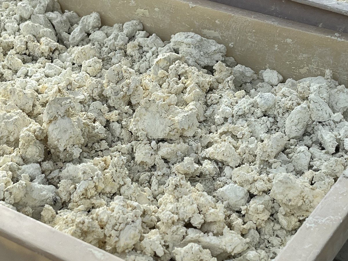 生おから
じゃなくて
湯の花。
#玉川温泉

湯の花を入れたシート、快眠にいいみたいです♪

ネット上には関連商品がいろいろ出ていますが、勝手に名前をつけているものがほとんど。オリジナルを買いましょう。