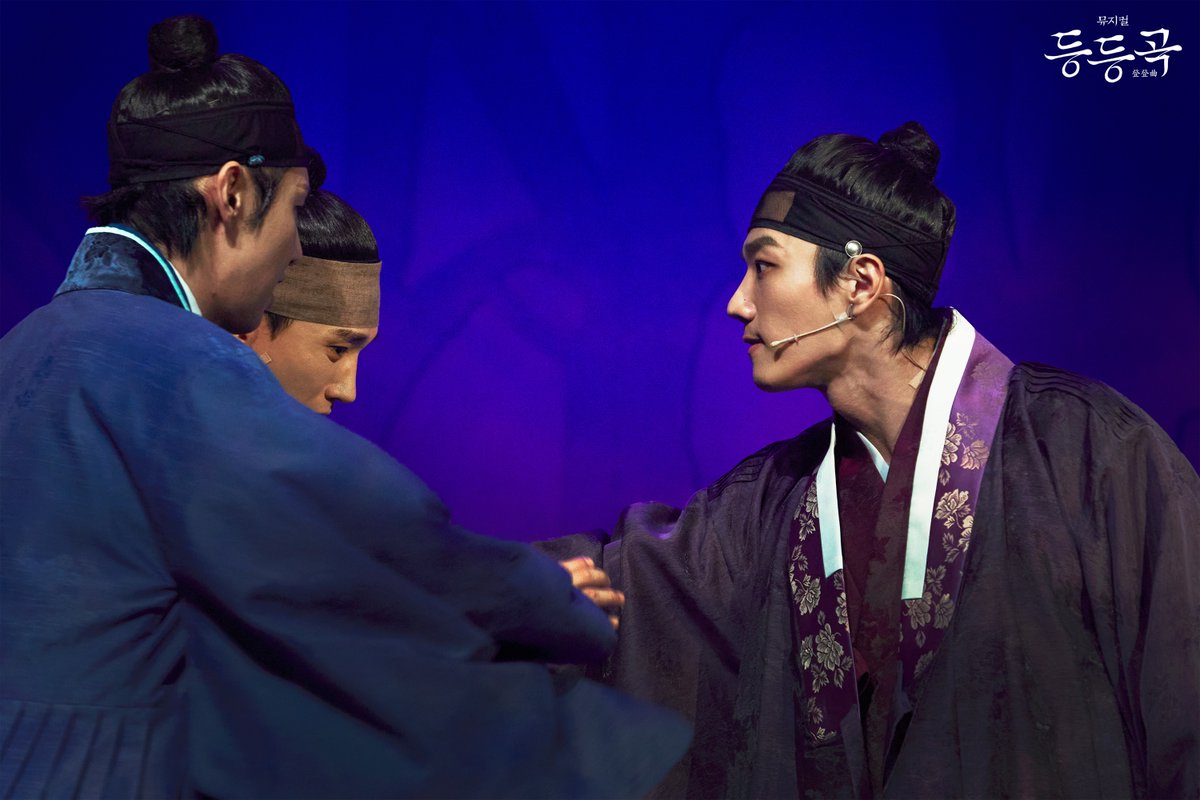 ninestory9's tweet image. 🎭뮤지컬 #등등곡
▪️등등회 모임 사진 공개
♪ ⎝㋡⎠⎝㋡⎠⎝㋡⎠⎝㋡⎠⎝㋡⎠ ♪
𝘔𝘜𝘚𝘐𝘊𝘈𝘓 등등곡
𝟤𝟢𝟤𝟧.𝟨.𝟤𝟦-𝟫.𝟣𝟦 @ʏᴇꜱ𝟤𝟦ꜱᴛᴀɢᴇ𝟣