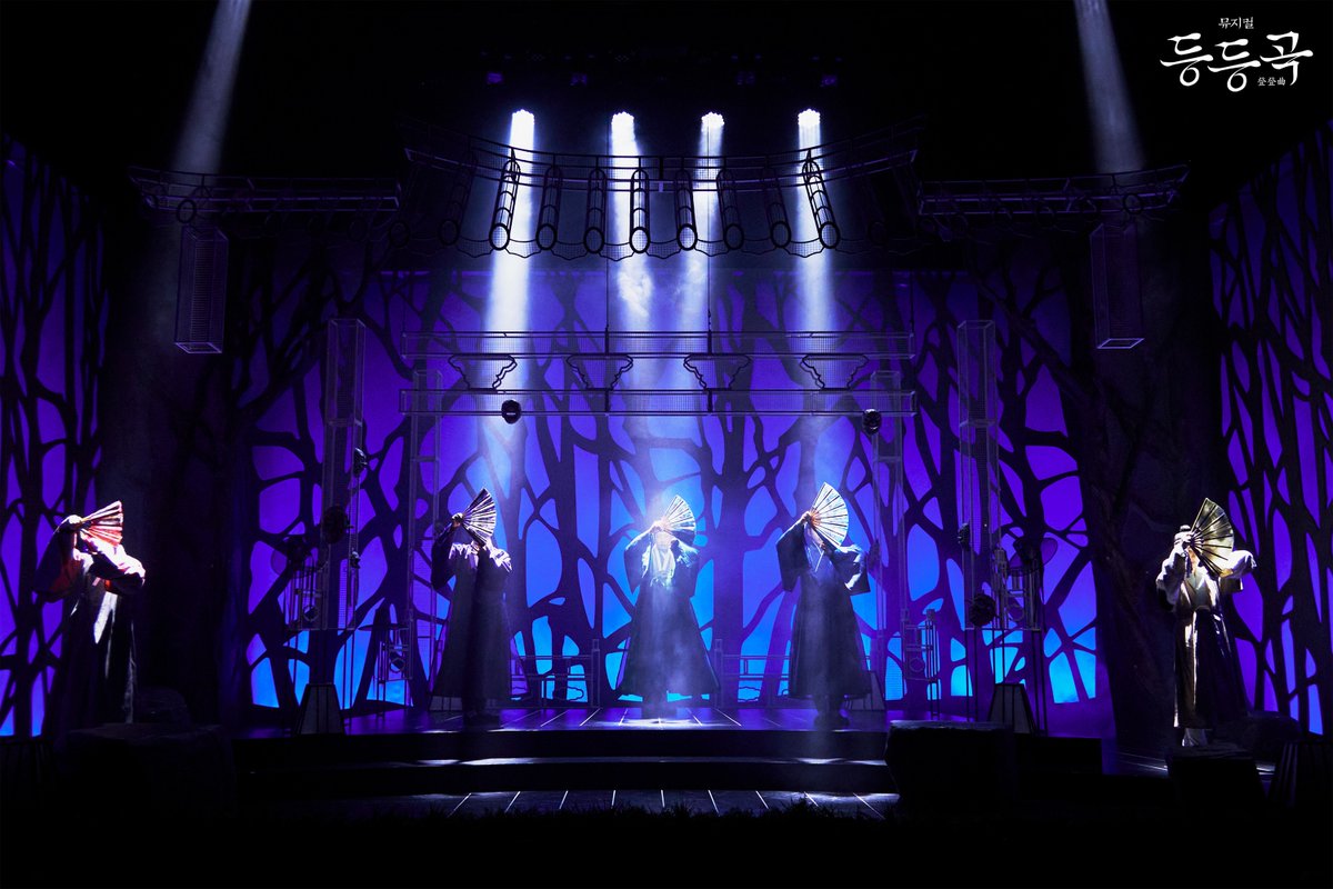 ninestory9's tweet image. 🎭뮤지컬 #등등곡
▪️등등회 모임 사진 공개
♪ ⎝㋡⎠⎝㋡⎠⎝㋡⎠⎝㋡⎠⎝㋡⎠ ♪
𝘔𝘜𝘚𝘐𝘊𝘈𝘓 등등곡
𝟤𝟢𝟤𝟧.𝟨.𝟤𝟦-𝟫.𝟣𝟦 @ʏᴇꜱ𝟤𝟦ꜱᴛᴀɢᴇ𝟣