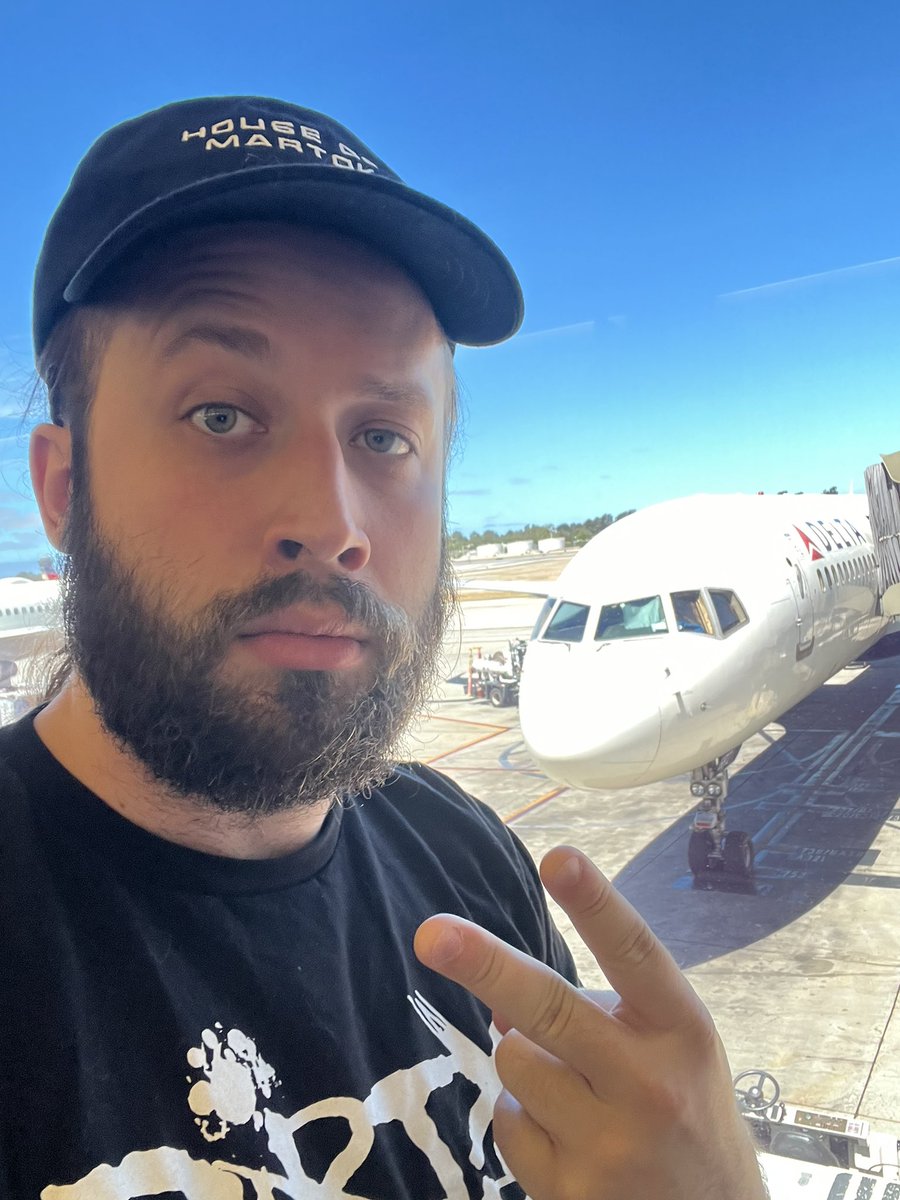 In Huntsville Alabama for <a href="/KamiConHAI/">Huntsville Anime Invasion</a> 

Signing and selling CDs all weekend and performing at 5pm on Saturday with <a href="/CalebHyles/">Caleb Hyles</a> 🔥

Who am I seeing this weekend?