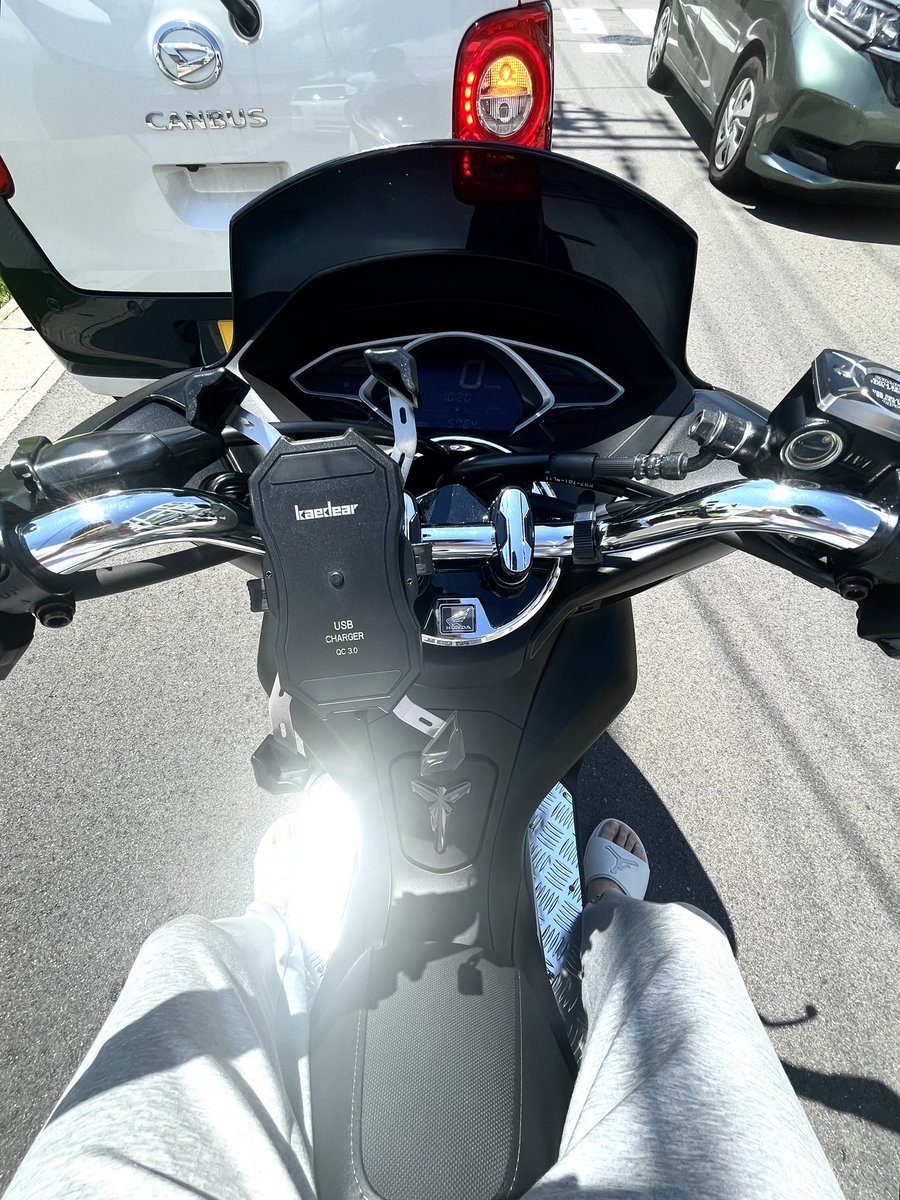久しぶりにバイク乗ろうと思って映画館来たら暑すぎて汗だくなった