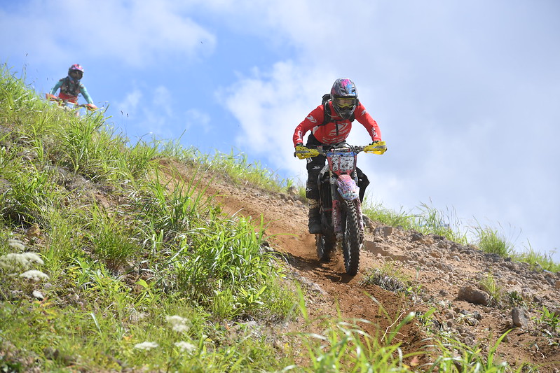 nutec3's tweet photo. ◆NUTECレース情報◆
2025.7.20　田沢湖スキー場（秋田県）にて初めて開催された
#JNCC （Japan National Cross-Coutry）　第６戦　秋田東北全国大会（ハイグリップタイヤ規制）に
COMPクラスエントリー　115台
FUNクラスエントリー　184台　合計299台が田沢湖スキー場に集結 https://t.co/ciMJTgiZeA