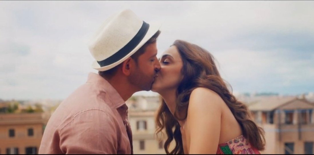 IamRealMahi's tweet image. 🥵💀😈

Imagine the condition of Sidharth Malhotra after watching this. 😂😜 

Kiara Advani 👄💋👄 Hrithik Roshan 
🔥🔥🔥

#WAR2TrailerEurophia #War2 #KiaraAdvani #HrithikRoshan𓃵 #JrNTR