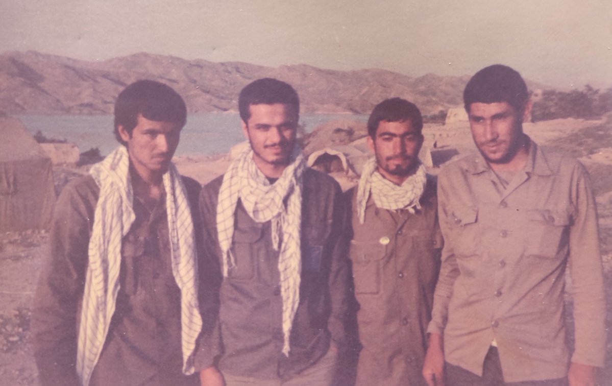 Anabeennaa's tweet image. ببینید این تصویر چقدر قشنگه. فکر می کنید این جوونا چند سالشونه. هنوز سی سال رو هم ندارند.