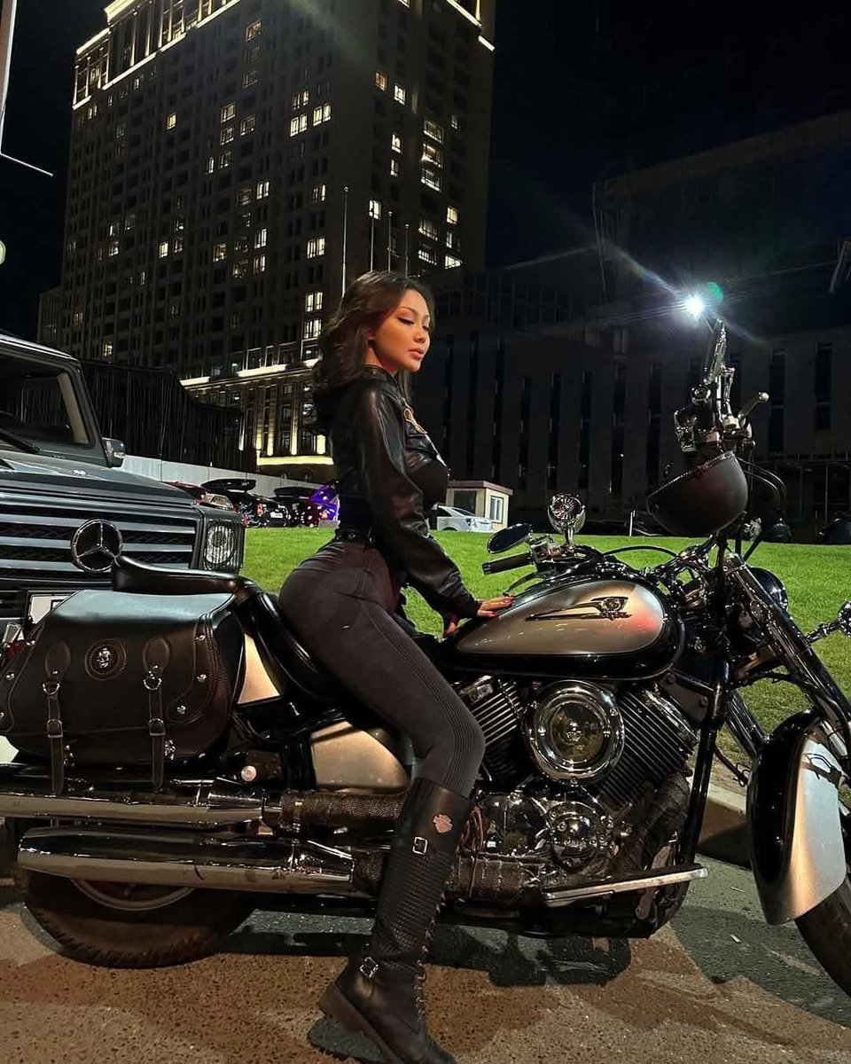 Ийм амиитанд эр байтугай эм нь нүд унана биздээ. Нэг муу европ залуу өөрөө л үхэн алдсан биз. Монгол хүүхний үзэсгэлэнг нэг муу хужаа хүүхэн ер нь яаж гүйцхэв дээ......