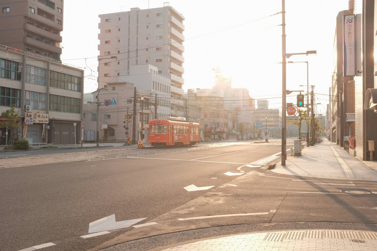 【人事目線のリアル】

面接で時々感じることがあります。

「あ、これは“就活用の人格”だな」と。

もちろん、誠実に準備してきた姿勢はすばらしいこと。
話し方や礼儀に気を配ってくれているのも、よく伝わります。