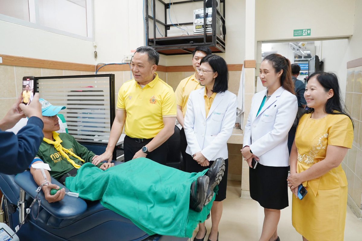 medcmuofficial's tweet image. 🩸“นายนิรัตน์ พงษ์สิทธิถาวร ผู้ว่าราชการจังหวัดเชียงใหม่ เข้าเยี่ยมและให้กำลังใจ กำลังพลทหาร และประชาชน” โดยมีผู้อำนวยการ #โรงพยาบาลมหาราชนครเชียงใหม่ ให้การต้อนรับ
📍อ่านข่าว: cmu.to/ciIp2
#ไทยกัมพูชา #MedCMU #คณะแพทยศาสตร์มหาวิทยาลัยเชียงใหม่ #โรงพยาบาลสวนดอก