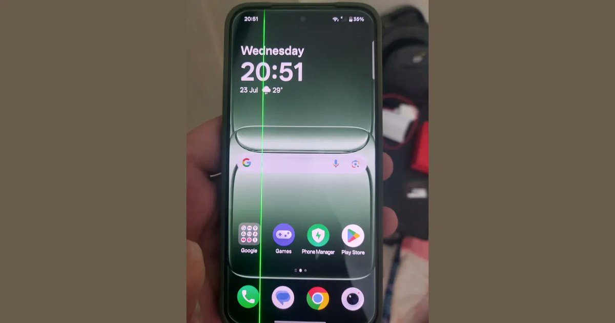 AssembleDebug's tweet image. First OnePlus 13s green line complaint surfaces as OnePlus 12 gets bypass charging
β
Details - techissuestoday.com/oneplus-13s-grβ¦
#OnePlus13s