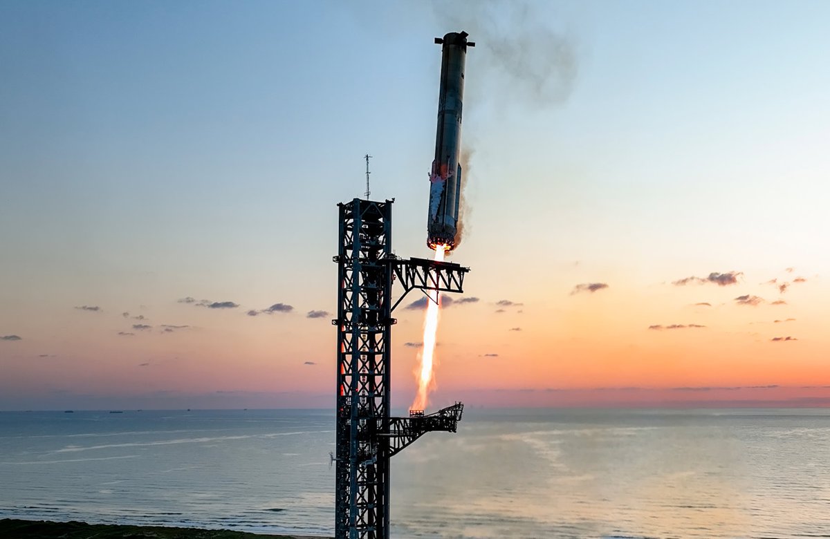 DigitalTrends's tweet image. #SpaceX boss #ElonMusk has promised to lay out his company’s plans for the mighty #Starship rocket in an upcoming event. In a post on X on Thursday night, he said the presentation will take place shortly before the rocket’s 10th flight test, which is… digitaltrends.com/space/elon-mus…