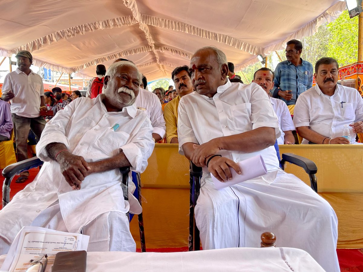 Pon Radhakrishnan (@ponnaarrbjp) on Twitter photo கன்னியாகுமரி மாவட்டத்தில் காந்தி அண்ணாச்சி என பாசத்துடன் அழைக்கப்படும் பாஜக நாகர்கோவில் சட்டமன்ற உறுப்பினர் திரு <a href="/MRGandhiNGL/">M R Gandhi</a> அவர்களின் பிறந்த நாளில் எனது மனமார்ந்த வாழ்த்துக்கள். இன்னும் பல ஆண்டுகள் பூரண ஆரோக்கியத்துடன் மக்கள் பணியாற்றிட அன்னை பராசக்தியை பிரார்த்திக்கின்றேன் கன்னியாகுமரி மாவட்டத்தில் காந்தி அண்ணாச்சி என பாசத்துடன் அழைக்கப்படும் பாஜக நாகர்கோவில் சட்டமன்ற உறுப்பினர் திரு <a href="/MRGandhiNGL/">M R Gandhi</a> அவர்களின் பிறந்த நாளில் எனது மனமார்ந்த வாழ்த்துக்கள். இன்னும் பல ஆண்டுகள் பூரண ஆரோக்கியத்துடன் மக்கள் பணியாற்றிட அன்னை பராசக்தியை பிரார்த்திக்கின்றேன்