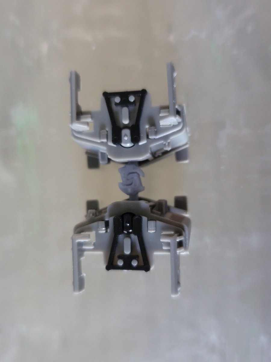 halroad000's tweet photo. Tomix 電気機関車用に作ったんだけど、EF66でやたらカプラー高の高い奴が・・・。
元のTNに戻したら変わらず高い位置、元からカプラー高に異常あり・・・かい。 https://t.co/5PV73k1uz9