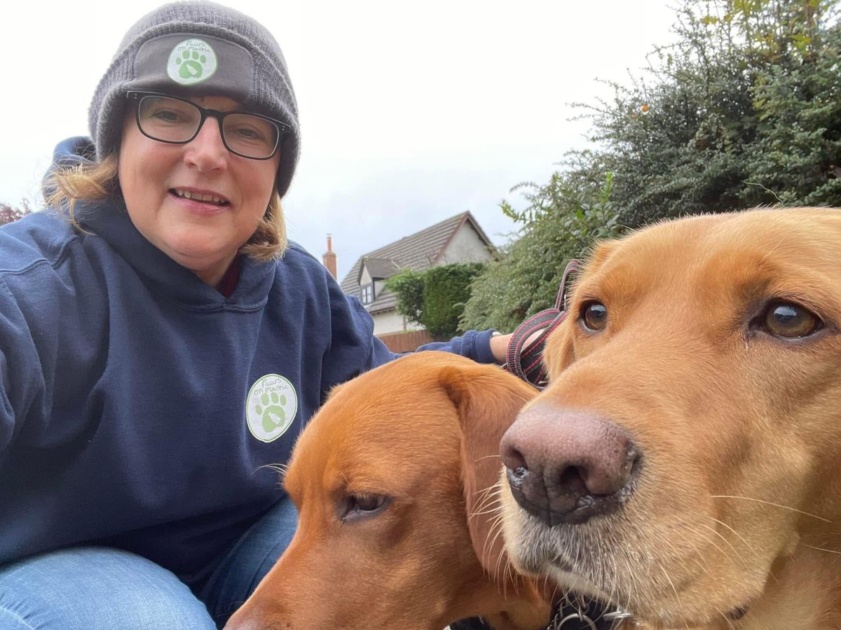 pawsonplastic's tweet image. Wear it loud &amp;amp; proud, spreading the word of #PawsOnPlastic

Clink the link to see the full range of PoP merch on our website- hats, sweatshirts,car stickers etc  pawsonplastic.org.uk

A fab way to spread our message &amp;amp; encourage more to make a difference in YOUR community😉