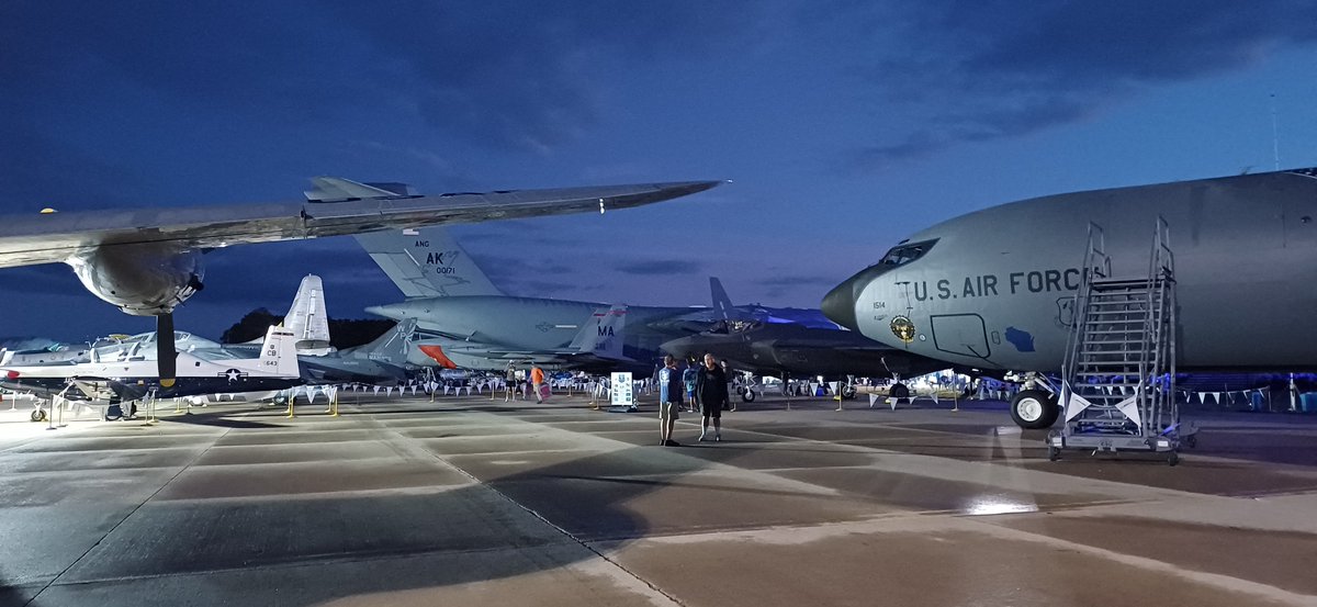 grs_st's tweet photo. Love a night shoot me... @EAA #Oshkosh2025 #avgeeks #daylightonly https://t.co/IcUhs7AAp0