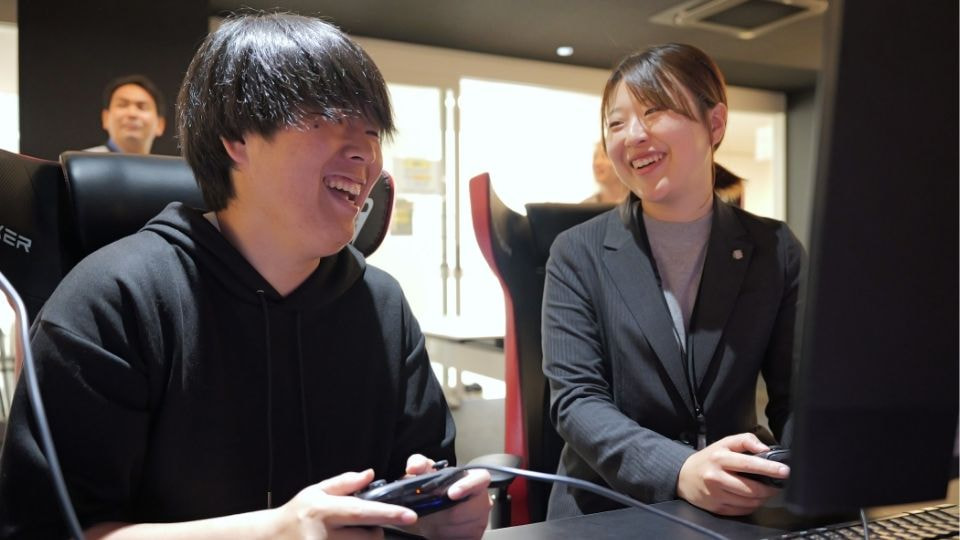 hiroshima_pref's tweet image. /
企業の社員と学生が熱中する
視線の先は…ゲーム⁉️
\
e-スポーツで打ち解けて
企業のことを気軽に学べる
そんな画期的な就活がここに!👀
詳細は、ひろしまラボ
👉pref.hiroshima.lg.jp/lab/topics/202…
#元気な広島