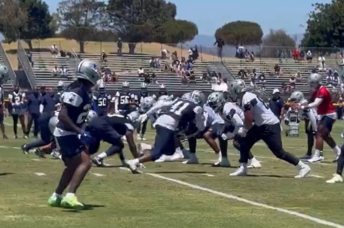 TheLandoShow's tweet image. Look at Donovan Ezeiruaku. 
And no, he wasn’t off-sides. 

Video cred- @VoiceOfTheStar 🤯