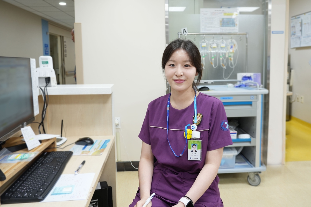 퇴근길 쓰러진 환자 심폐소생술로 살린 새내기 간호사
yna.co.kr/view/AKR202507…
