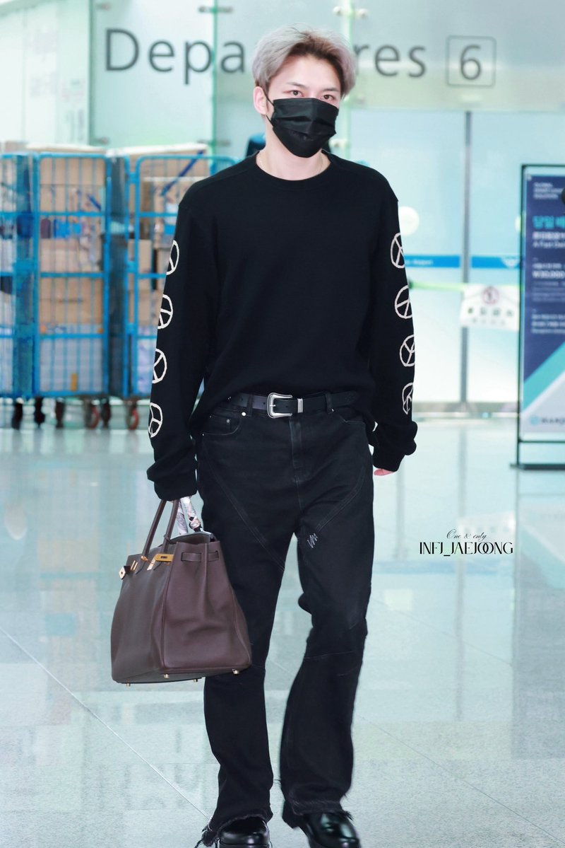 INFJ_JAEJOONG (@infj_jj) on Twitter photo 250725🛫Macau
🖤all black boy 3️⃣
<a href="/bornfreeonekiss/">kimjaejoong</a>
#김재중 #Kimjaejoong #ジェジュン #金在中 #Beauty_in_Chaos 250725🛫Macau
🖤all black boy 3️⃣
<a href="/bornfreeonekiss/">kimjaejoong</a>
#김재중 #Kimjaejoong #ジェジュン #金在中 #Beauty_in_Chaos