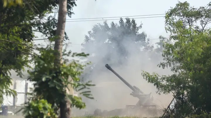 LEA_Watch's tweet image. Thai officials report that Cambodian forces advanced this morning to seize Hill 469 near Chong Bok in Nam Yuen District amid ongoing cross-border clashes but were repelled by Royal Thai Army artillery and mortar fire. #Cambodia #Thailand #BorderClashes