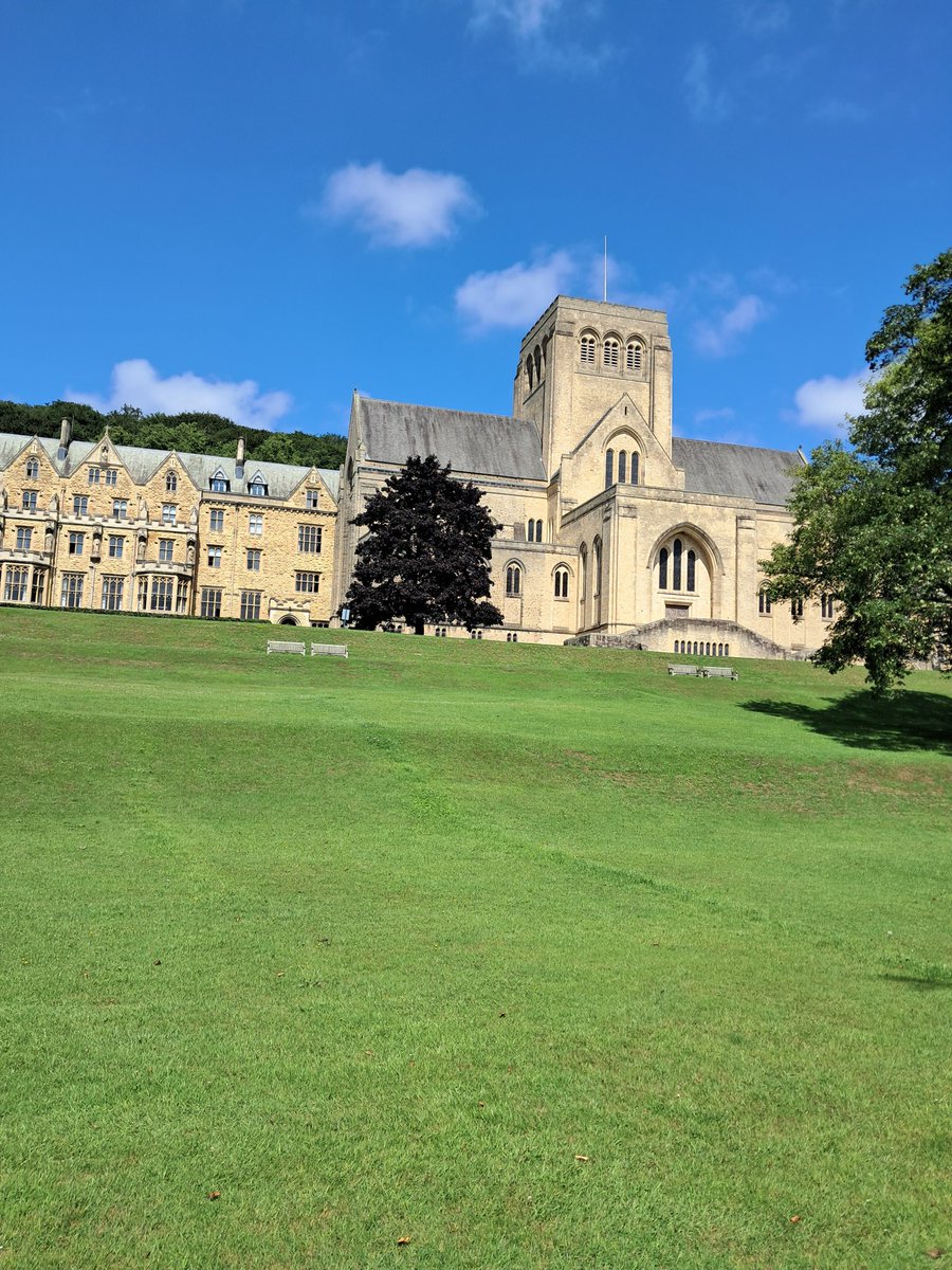 LorraineToal's tweet image. Thankyou @VOCES8 for a fun, inspirational and fascinating choral workshop in  Ampleforth . Such a privilege to actually sing with such wonderfully talented people, and on a beautiful summer day! @ryedalefestival @chrisglynn00