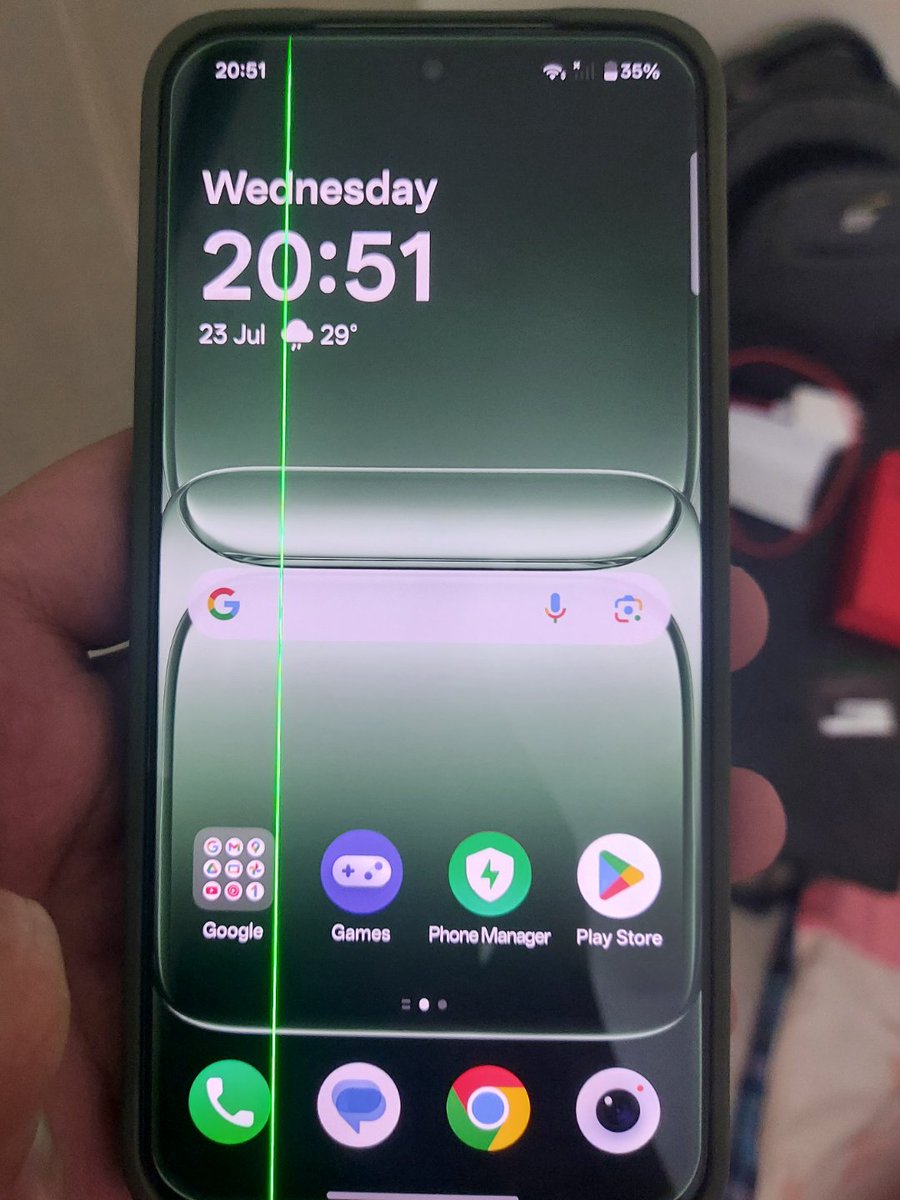 choqao's tweet image. A OnePlus 13s Just got a Green Line