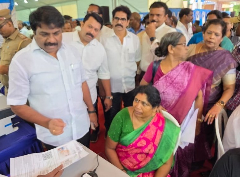 nchitrarasu's tweet photo. கழகத் தலைவர், மாண்புமிகு தமிழ்நாடு முதலமைச்சர் @mkstalin அவர்கள் தொடங்கி வைத்த #உங்களுடன்_ஸ்டாலின் திட்ட முகாம் மூலம், தமிழகமெங்கும்  மக்களுக்கு நேரடி நிவாரணம் கிடைத்துவந்துள்ளது.

அதனைத் தொடர்ந்து இன்றைய தினம் சென்னை மேற்கு மாவட்டம், ஆயிரம் விளக்கு தொகுதி, மேற்கு பகுதியிலுள்ள 112-வது வார்டில் நடைபெற்ற சிறப்பு முகாமைத் துவக்கி வைத்து, மக்களின் கோரிக்கைகள் குறித்த மனுக்களைப் பதிவு செய்யும் செயல்முறைகளை நேரில் பார்வையிட்டேன்.

மனுதாரர்களுடன் நேரடியாக உரையாடி, துறை சார்ந்த அதிகாரிகளுடன் இணைந்து,
அவர்களின் தேவைகளுக்கு உடனடி தீர்வுகள் வழங்குமாறு கேட்டுக்கொண்டேன்.

@Udhaystalin #DMK4TN #DMK #Chitrarasu #ChennaiWestDMK #AnnaNagar #Chepauk #Triplicane #ThousandLights
