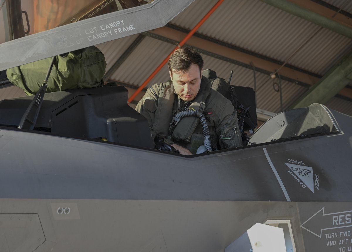 PACAF's tweet image. Interoperability in action!
Two USAF pilots flew Royal Australian Air Force F-35A Lightning II aircraft during an international interfly training mission during exercise #talismansabre2025, in the Northern Territory of Australia.
@AusAirForce
bit.ly/4oneZDN