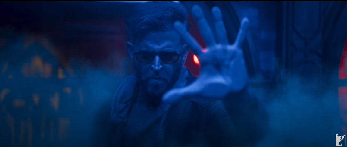 redding_cream_t's tweet image. #War2Trailer delivered more than what I expected of it! Will be seated 🍿📽️