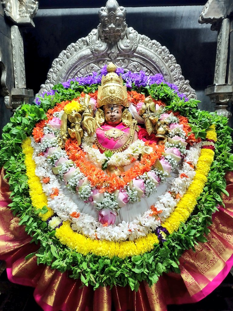 chamundi_betta's tweet image. ಚಾಮುಂಡೇಶ್ವರಿ ಅಮ್ಮನ ಇಂದಿನ ಅಲಂಕಾರ ಕಣ್ತುಂಬಿಕೊಳ್ಳಿ