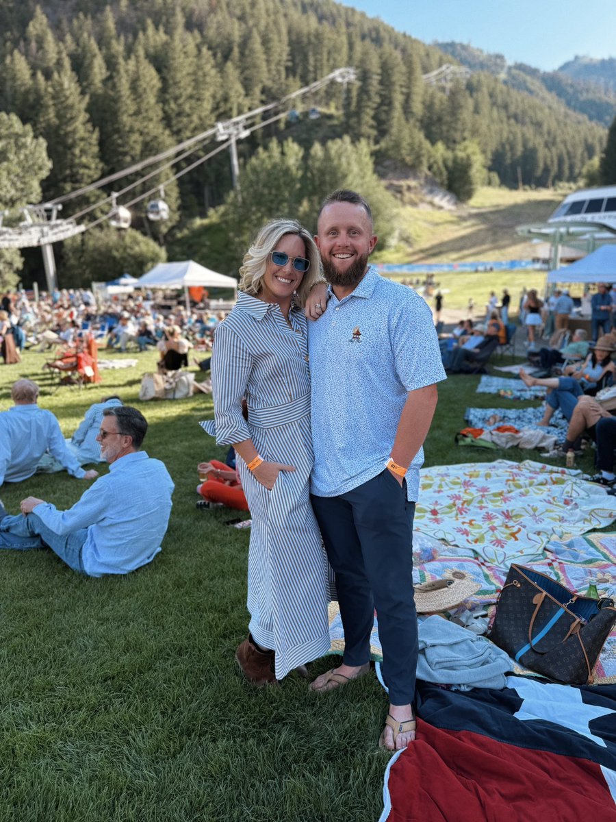 He wears flip flops &amp; I still love him.