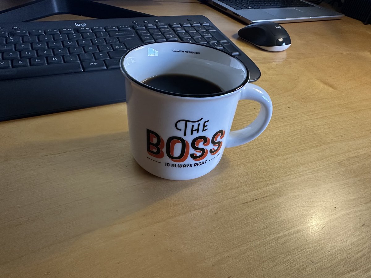 TonoSVJ's tweet image. Buenos días gente de bien, FELIZ VIERNES 😎☕️
Hoy es ese día en que todo nos parece bien😂 ¿si o no? Ya olemos a finde, vacaciones, playa, relax y diversión. La felicidad se percibe en el ambiente!😜
Venga pero ahora a trabajar un rato, que quedan unas horas aún.
Café y al lío!!