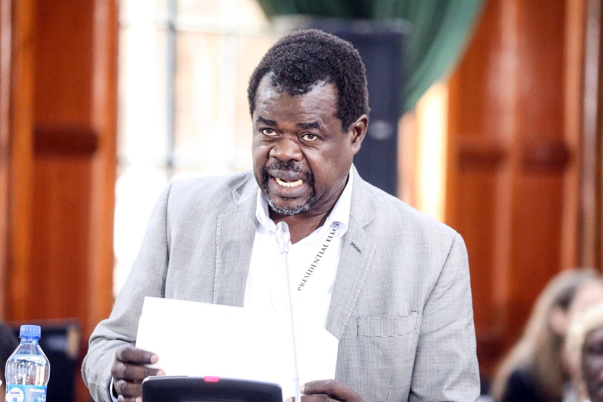 Gombetomboya's tweet image. For defending the Constitution & exposing corruption, he’s been beaten & threatened, but never silenced. @OkiyaOmtatah stands where others bow. In 2027, we don’t need billionaires, we need bravery. We don’t need actors, we need action. Omtatah is the people’s shield.
@Kibet_bull