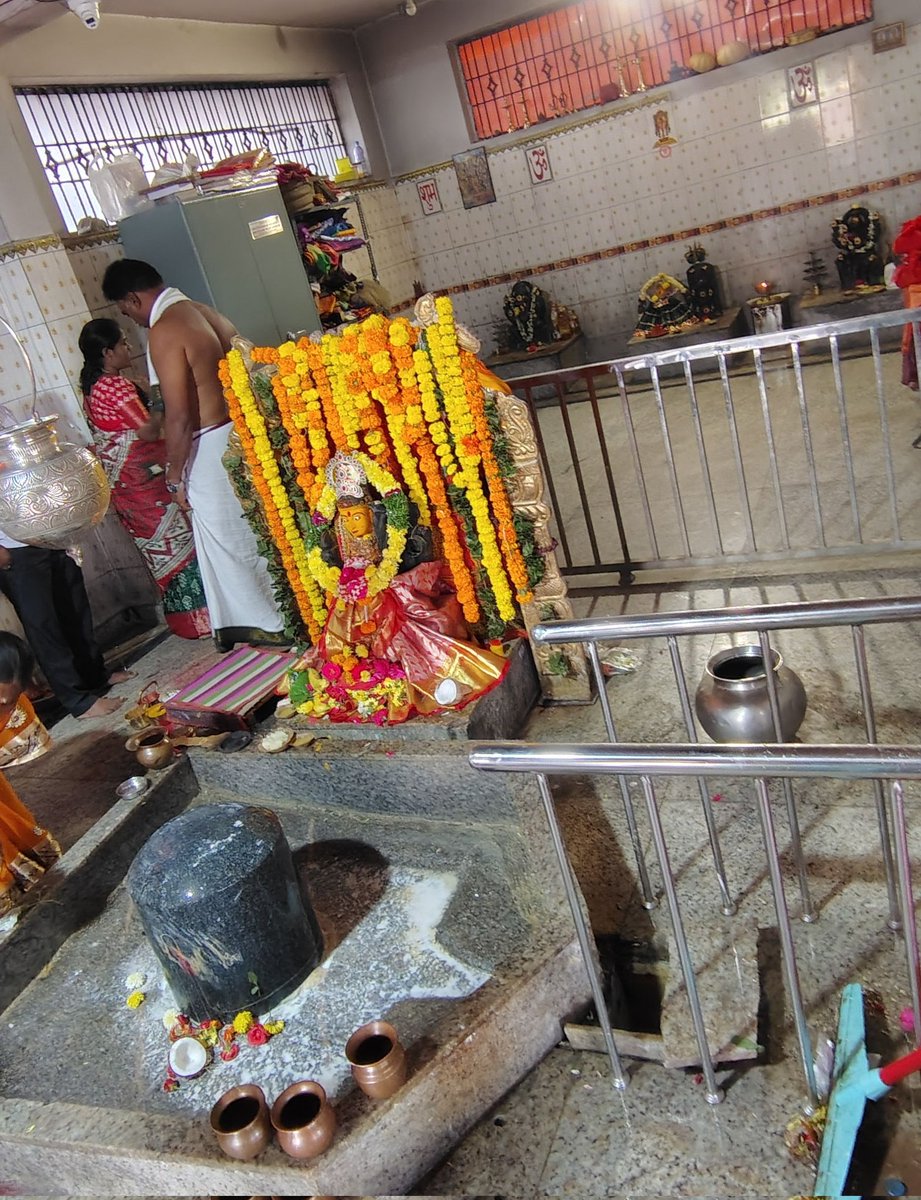 UshaRamyaS's tweet photo. #Shivoham chaalu thandri naa e #JANMA ki ninnu thaakina goppa anuboothi ni ichhaavu maravanu dheenni naa oopiri kadavaraku🙏
Dhevaalayaaki recommended tho velloddhata kaani #Shiva naama smaranalone dhevudunnaadani nenu recommend chesthunnaa 👇 temple ni okkasaari visit cheyandi🫰 https://t.co/qOFS5yC7qZ