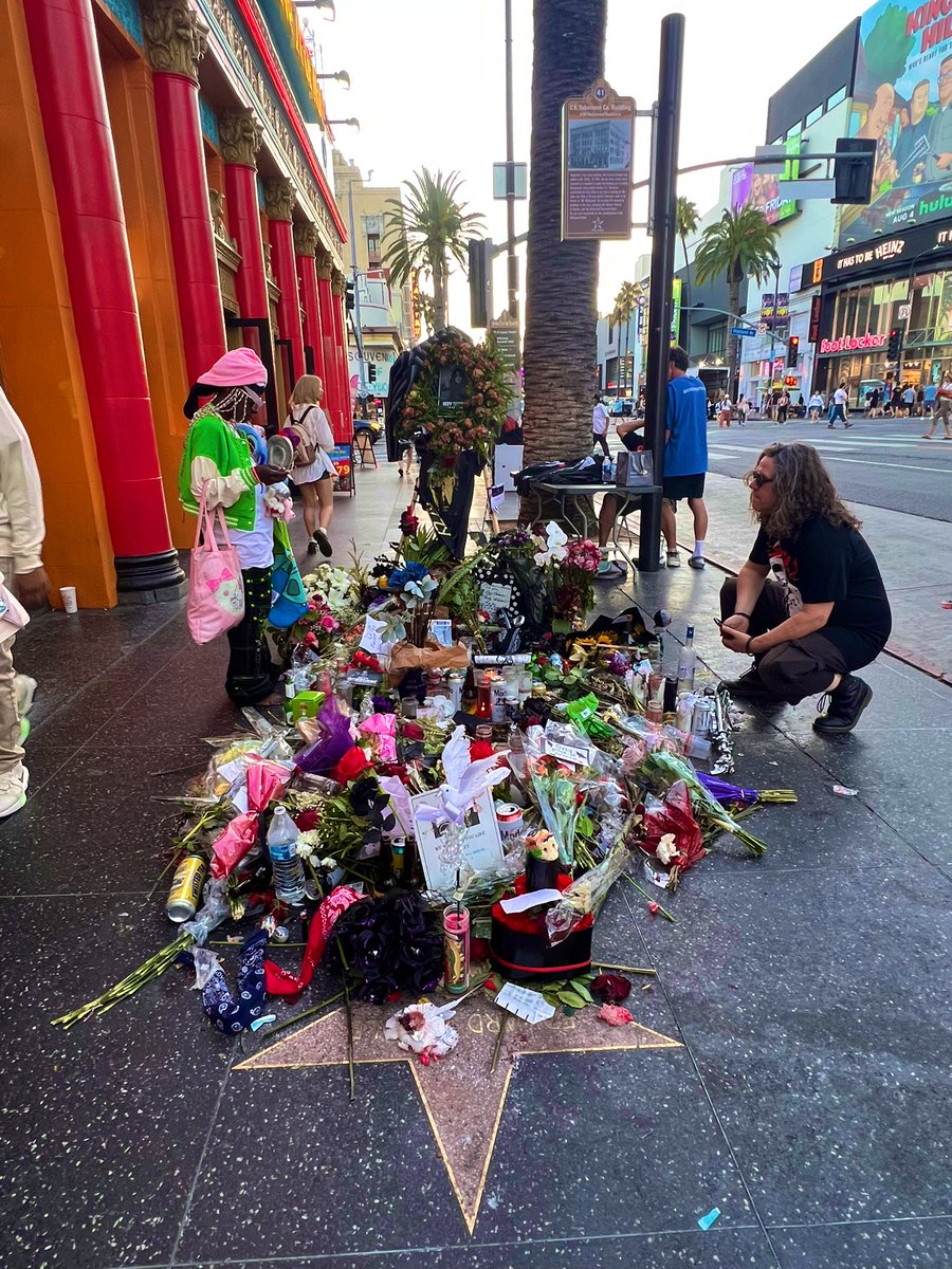 JacquiOatley's tweet image. I popped down to the Hollywood Walk of Fame earlier to see my fellow West Midlander Ozzy Osbourne’s star ⭐️. Seems lots of people had a similar idea. #RIPOzzy