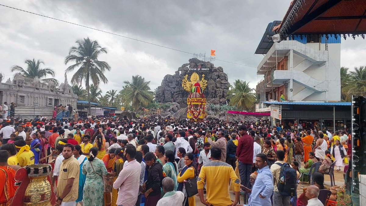 chamundi_betta's tweet image. ಗೌಡಗೆರೆ ಚಾಮುಂಡೇಶ್ವರಿ ದೇಗುಲದಲ್ಲಿ ರಥೋತ್ಸವ - ಸಿಪಿ ಯೋಗೇಶ್ವರ್ರಿಂದ ಚಾಲನೆ - ಧರ್ಮದರ್ಶಿಗಳಾದ ಡಾ.ಮಲ್ಲೇಶ್ ಸೇರಿ ಅಧಿಕಾರಿಗಳ ಉಪಸ್ಥಿತಿ