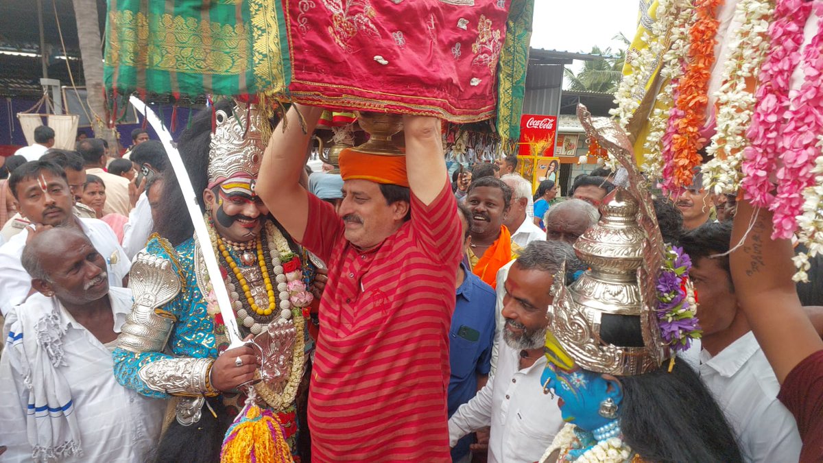 chamundi_betta's tweet image. ಗೌಡಗೆರೆ ಚಾಮುಂಡೇಶ್ವರಿ ದೇಗುಲದಲ್ಲಿ ರಥೋತ್ಸವ - ಸಿಪಿ ಯೋಗೇಶ್ವರ್ರಿಂದ ಚಾಲನೆ - ಧರ್ಮದರ್ಶಿಗಳಾದ ಡಾ.ಮಲ್ಲೇಶ್ ಸೇರಿ ಅಧಿಕಾರಿಗಳ ಉಪಸ್ಥಿತಿ