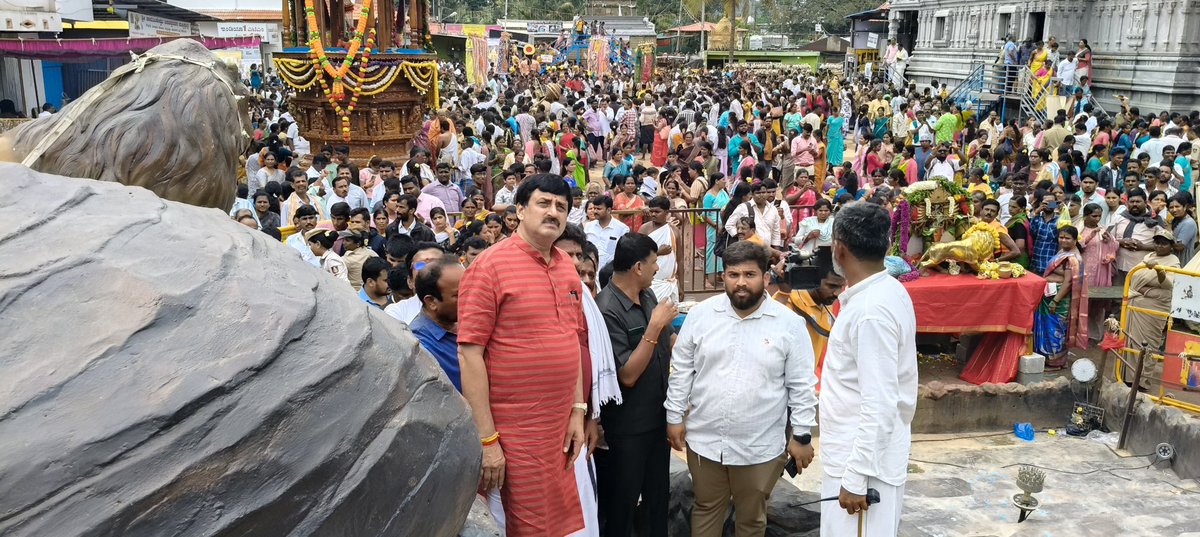 chamundi_betta's tweet image. ಗೌಡಗೆರೆ ಚಾಮುಂಡೇಶ್ವರಿ ದೇಗುಲದಲ್ಲಿ ರಥೋತ್ಸವ - ಸಿಪಿ ಯೋಗೇಶ್ವರ್ರಿಂದ ಚಾಲನೆ - ಧರ್ಮದರ್ಶಿಗಳಾದ ಡಾ.ಮಲ್ಲೇಶ್ ಸೇರಿ ಅಧಿಕಾರಿಗಳ ಉಪಸ್ಥಿತಿ