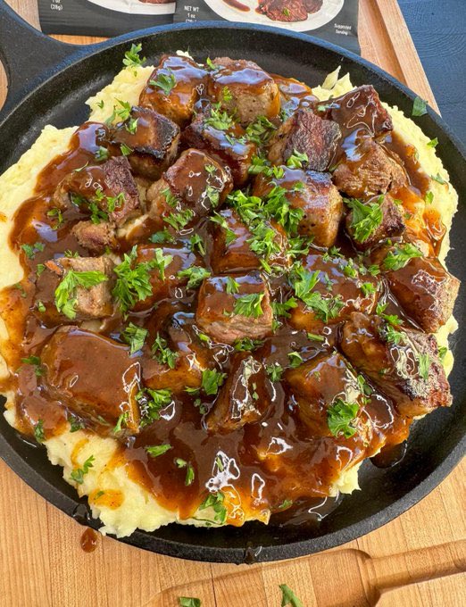 Болсон болоогүй будаа кетчуп салатгүй янзын гуляштай газар оллоо доо. Мишээл сити