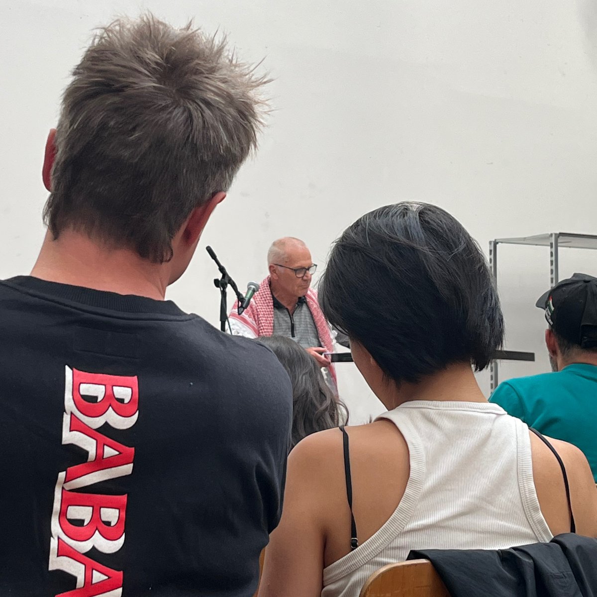 Blekingegadebandens chefideolog, Torkil Lauesen, mener at tilhøre fremtiden, ikke kun fortiden, sagde han i et højloftet baglokale i Amsterdam i juni. 

Efter hans lange masterclass i revolutionær kriminalitet foran hundrede yngre aktivister, er det svært ikke at give ham ret.