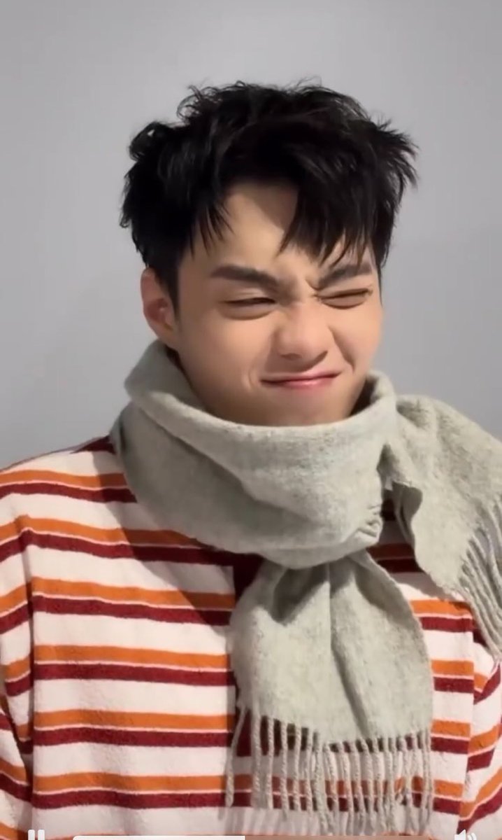 Luongnhathavy's tweet photo. Nó biết cái look nào thì hút fan
#NegavxATSHConcertLasVegasD7D8
#NegavRehearsalD7D8 https://t.co/z1KFhqHOxe