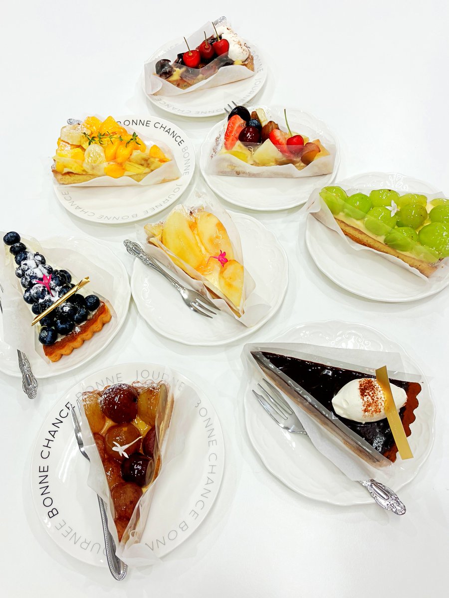 rush_inter's tweet image. 🎉🎂誕生日会を開催しました🎂🎉

ラッシュではお誕生日の人がいる月に、みんなでケーキを食べてお祝いします💗
今回は久しぶりの開催…🥳！
東京オフィスともZOOMでつなぎ、楽しくお祝いしました✨
#企業公式つぶやき部