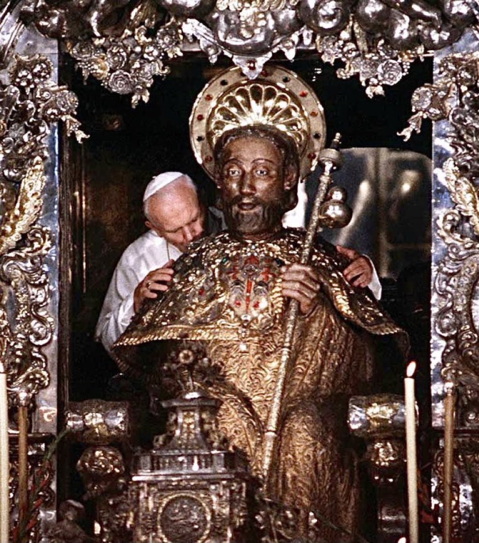 «Desde Santiago, te lanzo, vieja
Europa, un grito lleno de amor: Vuelve
a encontrarte. Sé tú misma. Descubre
tus orígenes. Aviva tus raíces. Revive
aquellos valores auténticos que
hicieron gloriosa tu historia»
- San Juan Pablo Il

¡Feliz día de Santiago, Patrón de
España!