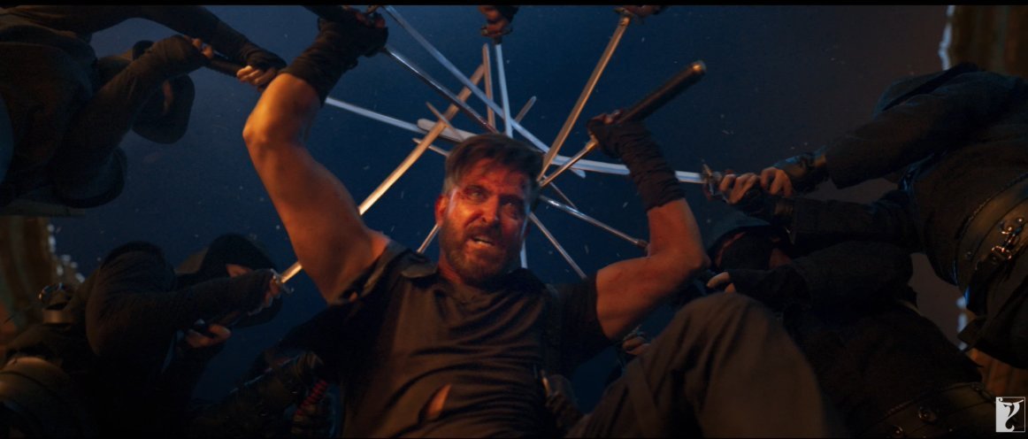 redding_cream_t's tweet image. Frames 🫰 

#War2Trailer