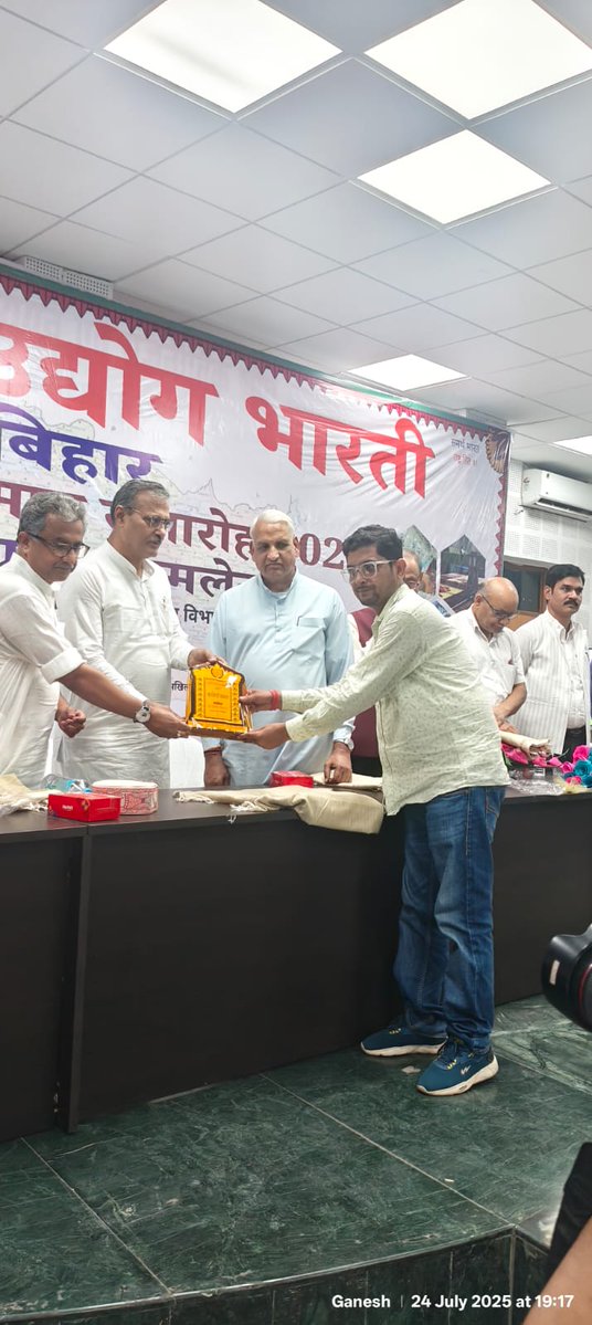 lubindia's tweet image. लघु उद्योग भारती, बिहार प्रांत द्वारा उद्यमी सम्मान समारोह 24 जुलाई 2025
पटना में आयोजित हुआ, जिसमें अखिल भारतीय संगठन मंत्री श्री प्रकाश चंद्र जी, माननीय उद्योग मंत्री श्री नीतीश मिश्रा जी, पूर्व अखिल भारतीय अध्यक्ष एवं पूर्वी-पूर्वोत्तर क्षेत्र प्रभारी श्री ओ.पी. मित्तल जी,…